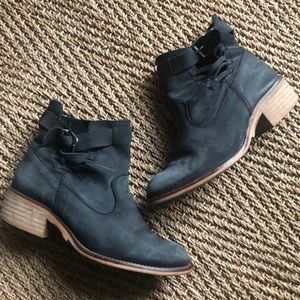 MUSSE & CLOUD | black suede leather booties